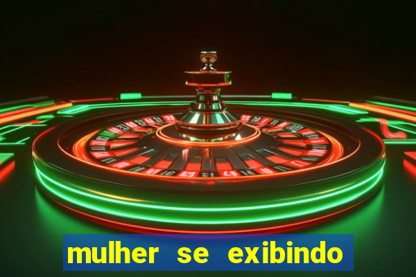 mulher se exibindo ao vivo